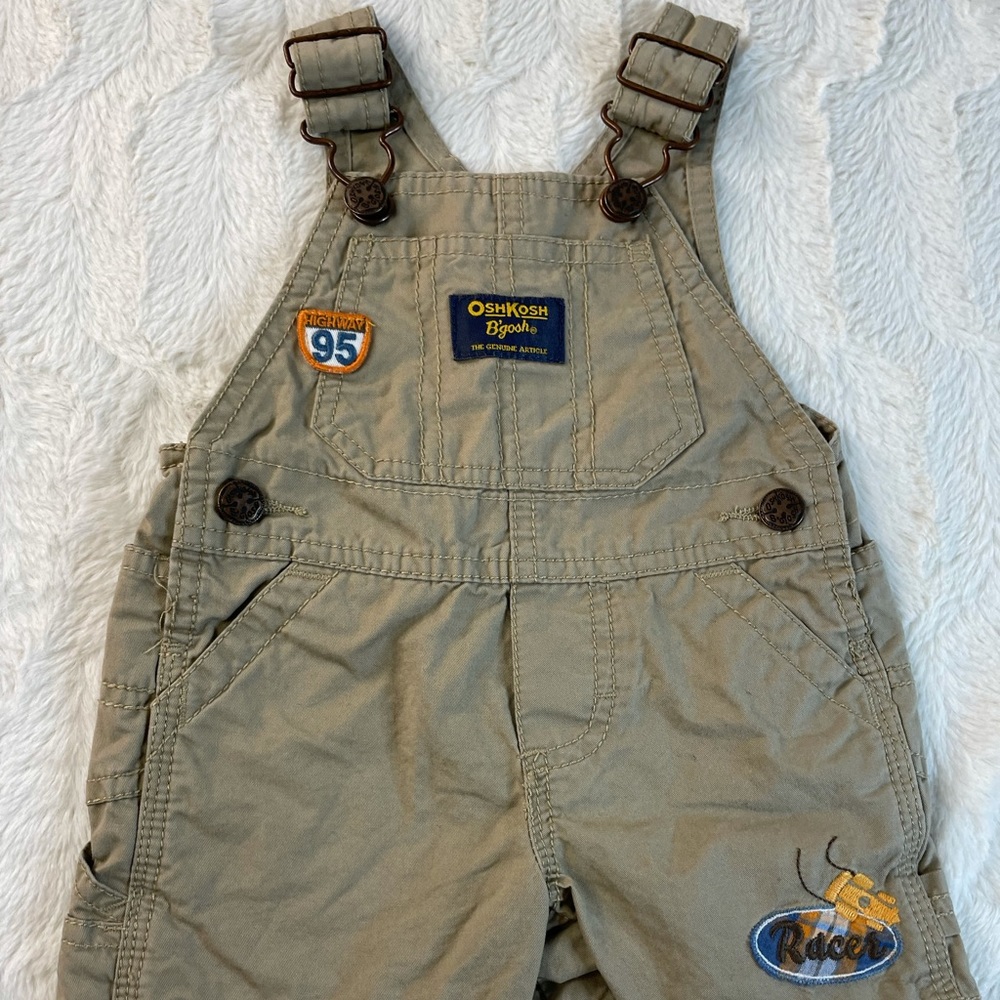Oshkosh B’gosh Racer overalls Size: 3 month